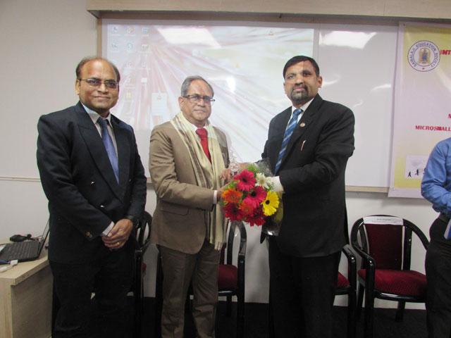 Felicitation of Chief Guest, Mr. R.P. Marathe, MD and CEO, Bank of Maharashtra